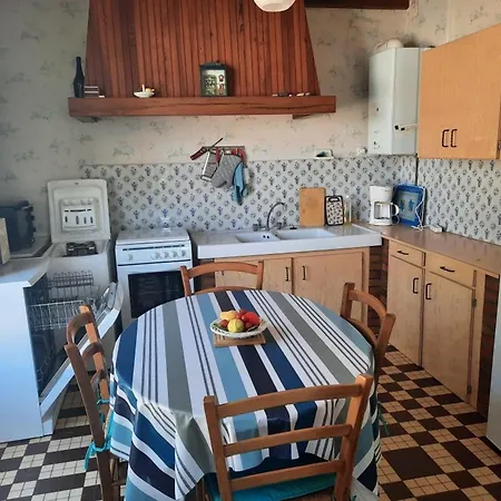 Maison à Barbâtre, 200 M De La Plage, 4/6 Pers, Parking - Fr-1-823-93 Barbâtre